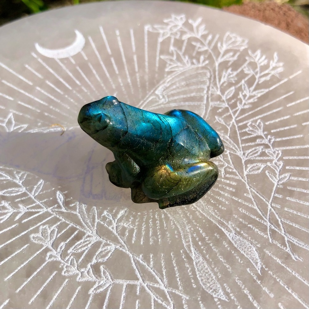 Flashy Labradorite Frog Figurine - Picture 4 of 5